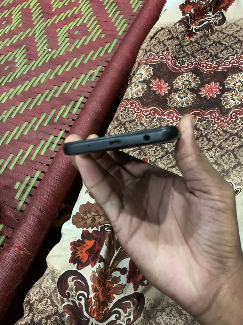 Realme 1 4