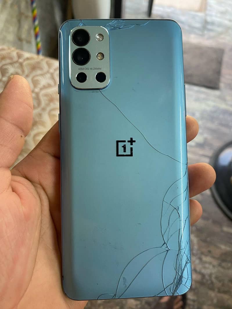 One Plus 9R 1