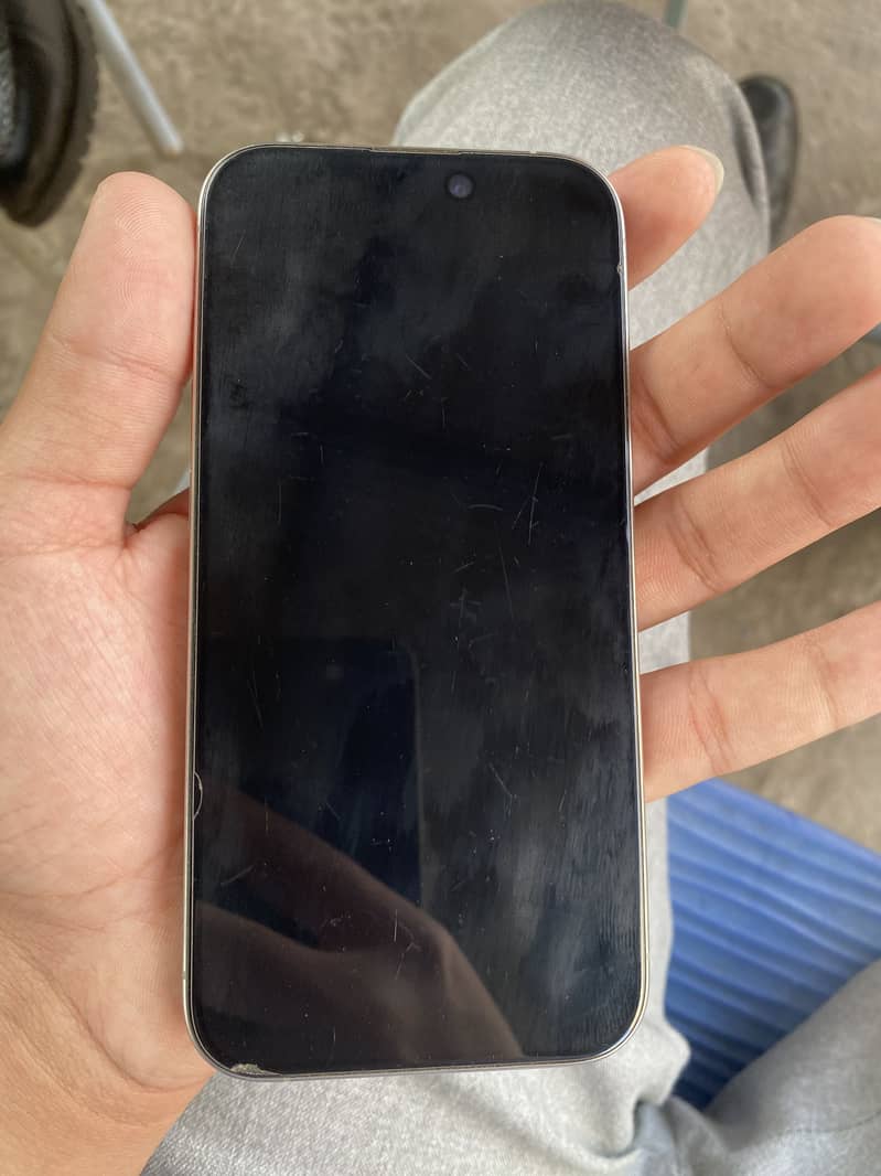 Apple iPhone 15 Pro 4