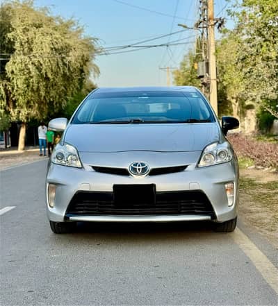 Toyota prius 1.8 S 2014 for sale