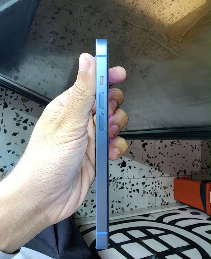 Apple iPhone 14 3
