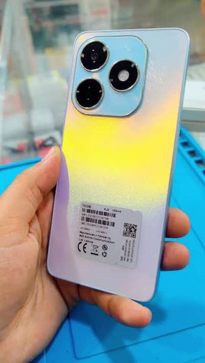 Tecno spark 20. .     12 gb rem 256 gb memory