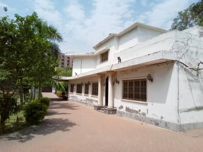 GULBERG ESTATE OFFER,16 KANAL OLD BUILDING FOR SALR IN MAIN BOULEVARD GULBERG LAHORE