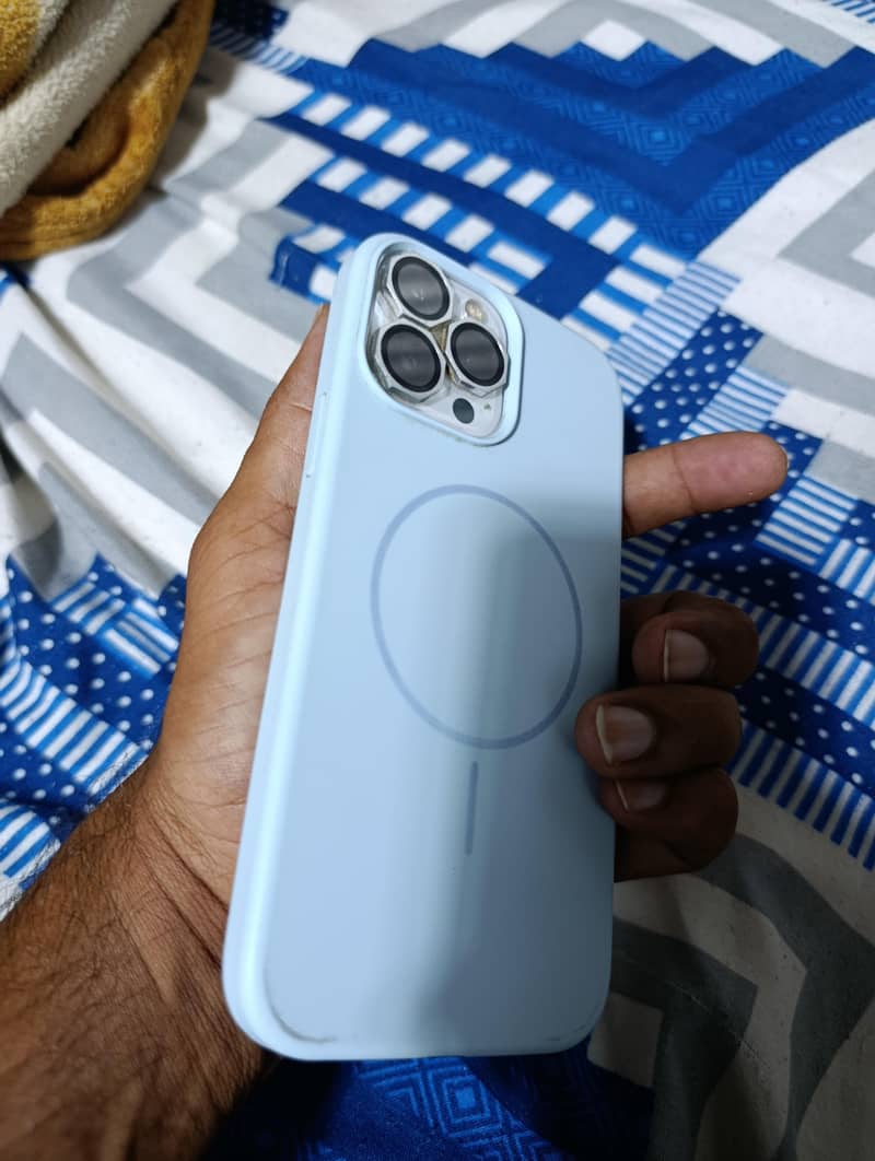 Apple iPhone 13 Pro Max 1