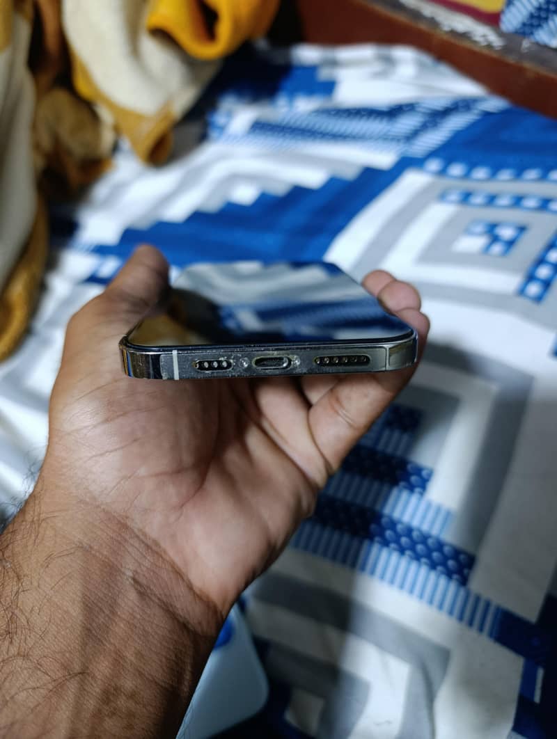 Apple iPhone 13 Pro Max 4