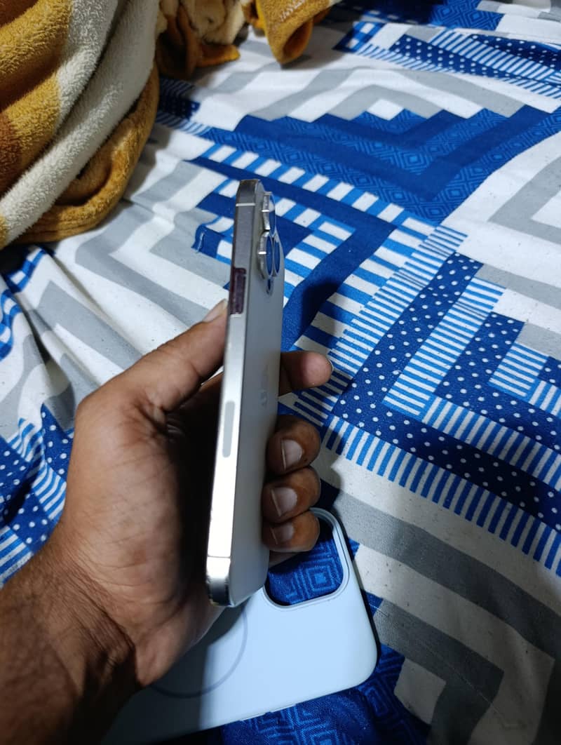Apple iPhone 13 Pro Max 5