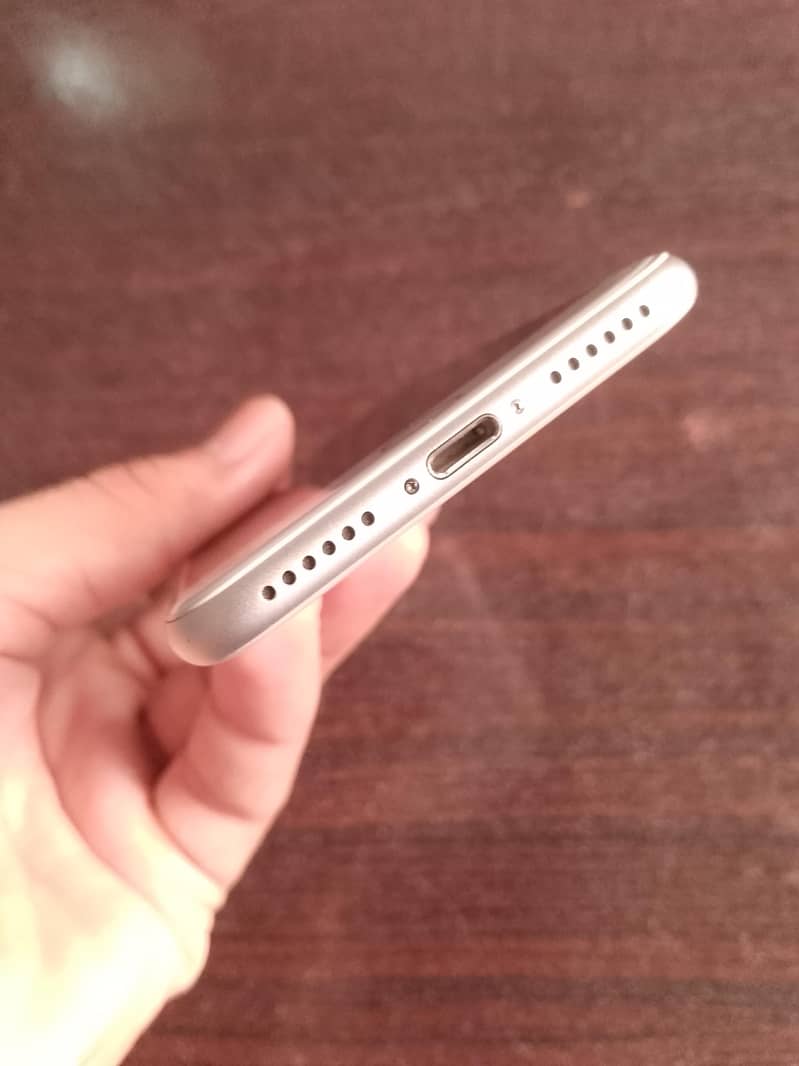 Apple iPhone 7 3