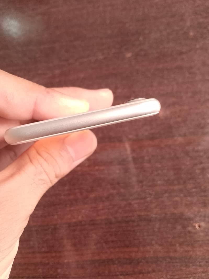 Apple iPhone 7 4