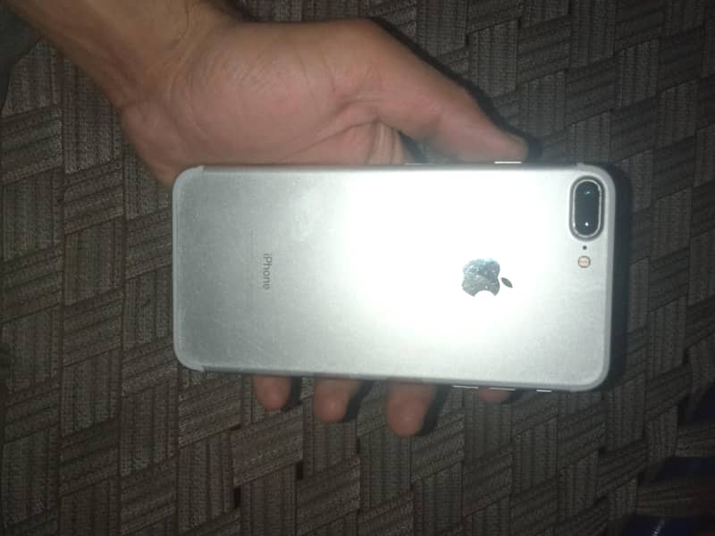 Apple iPhone 7 Plus 1