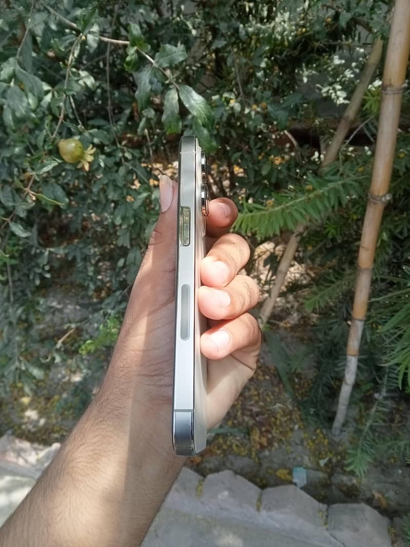 Apple iPhone 14 Pro 0