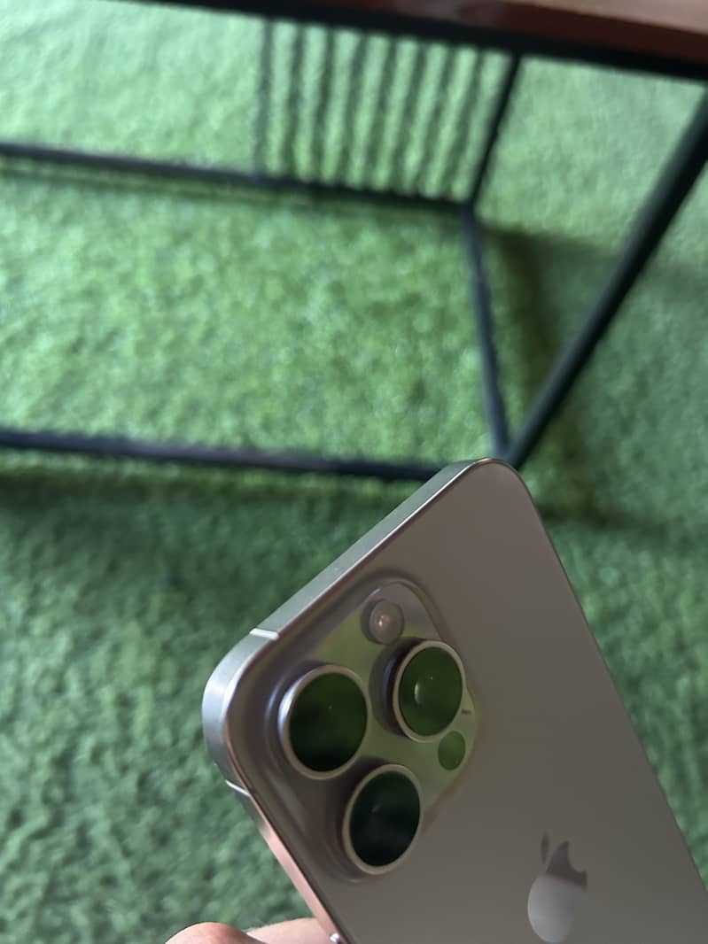 Apple iPhone 15 Pro Max 2
