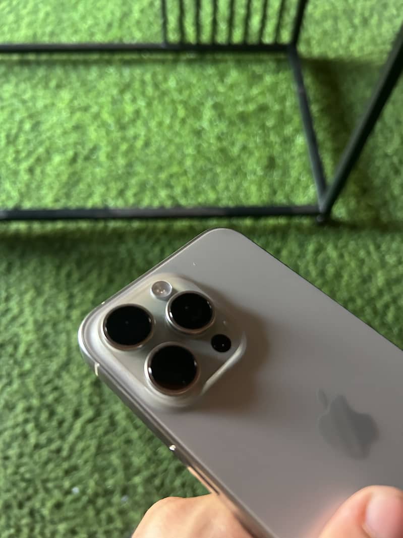 Apple iPhone 15 Pro Max 7