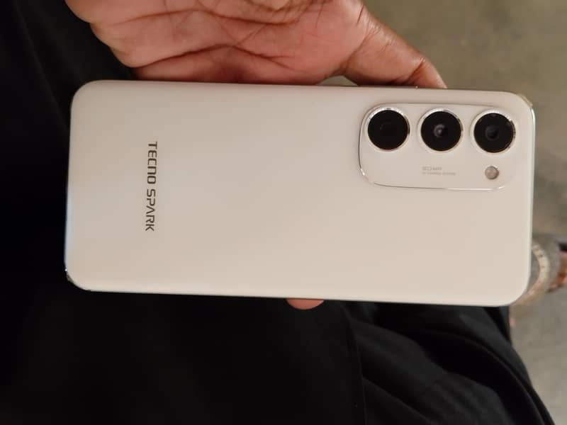 Tecno spark 40 pro plus 8