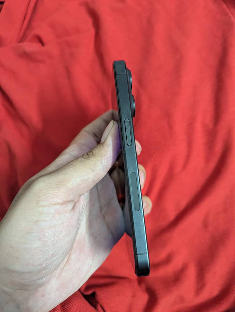 Apple iPhone 15 Pro 2