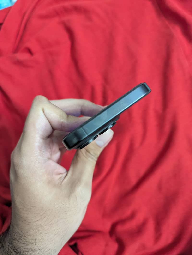 Apple iPhone 15 Pro 4