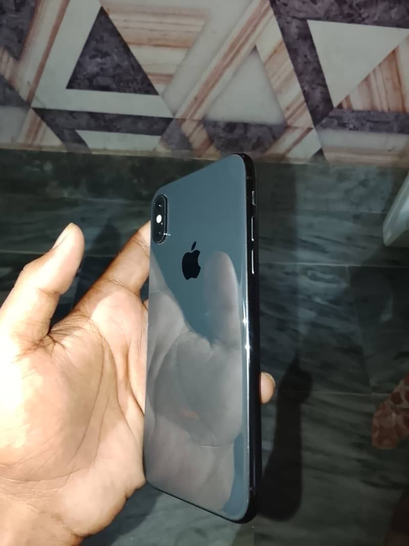 Apple iPhone XS 1