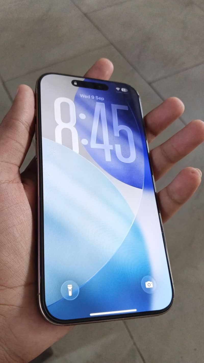 Apple iPhone 16 Pro Max 3