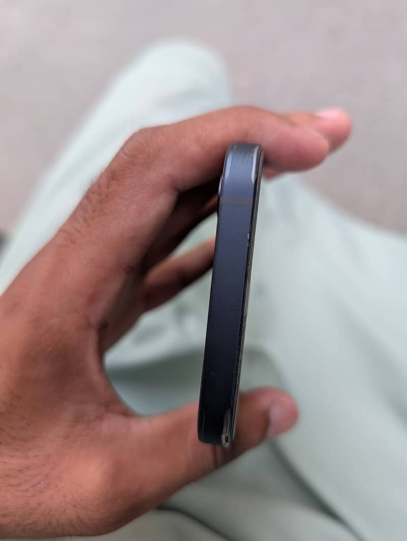 Apple iPhone 12 1