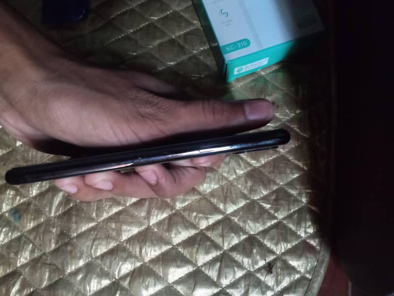 Apple iPhone XS 1