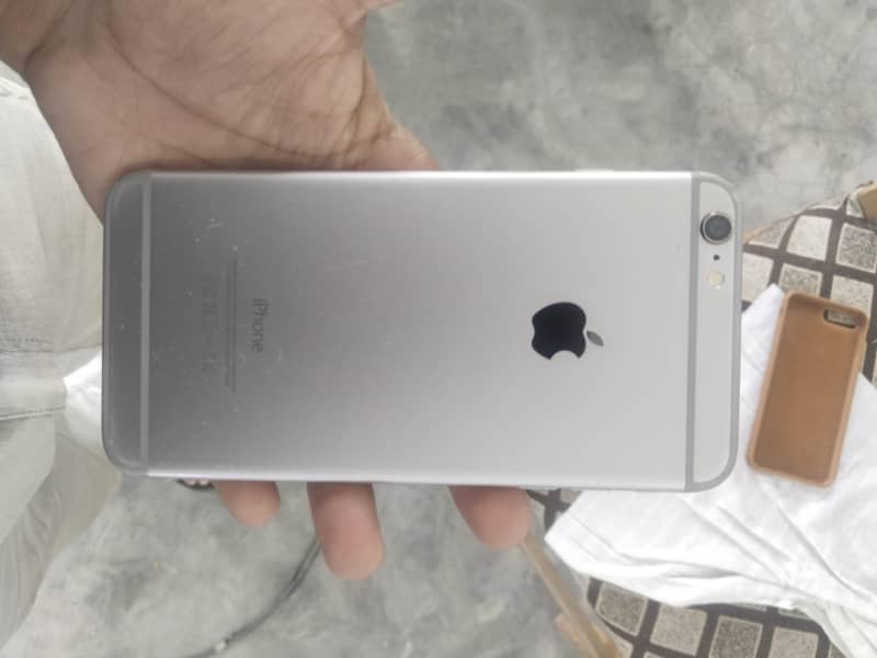 Apple iPhone 6 Plus 3