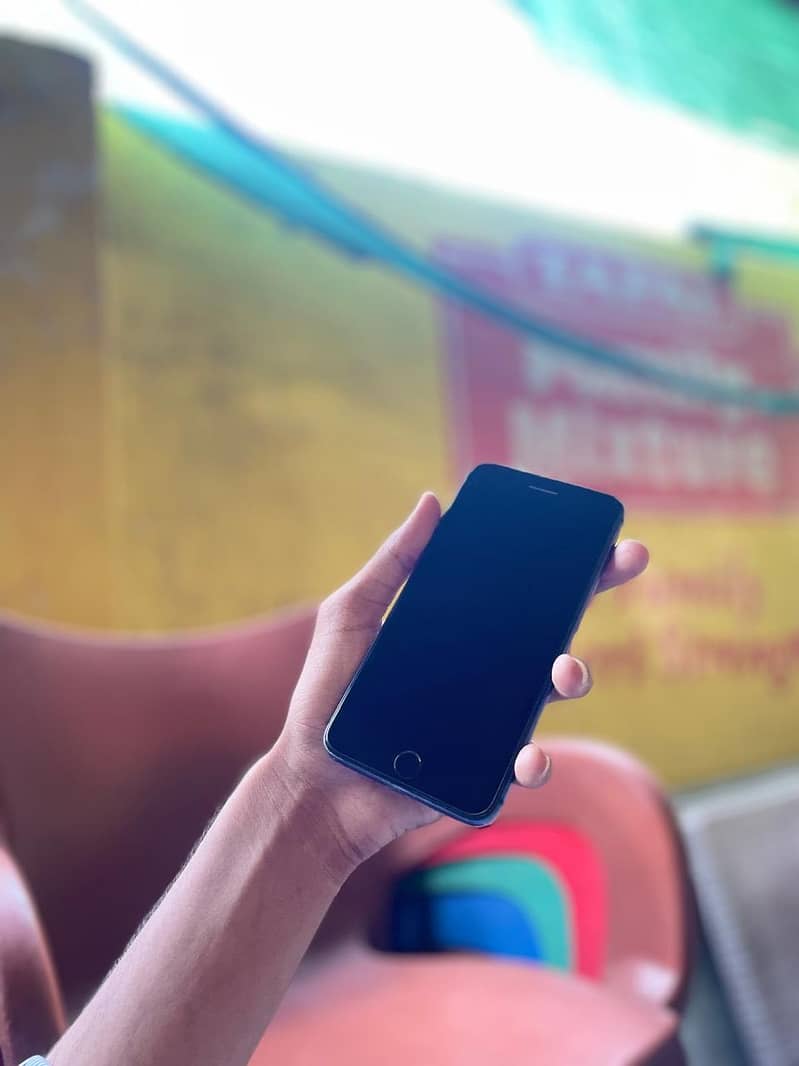 Apple iPhone 8 Plus 1
