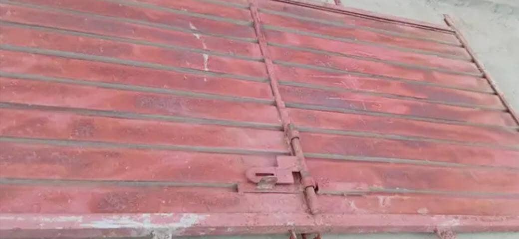 ء 1 لوہے کا دروازہ اور 2 کھڑکیاں — 12,000 روپے 0