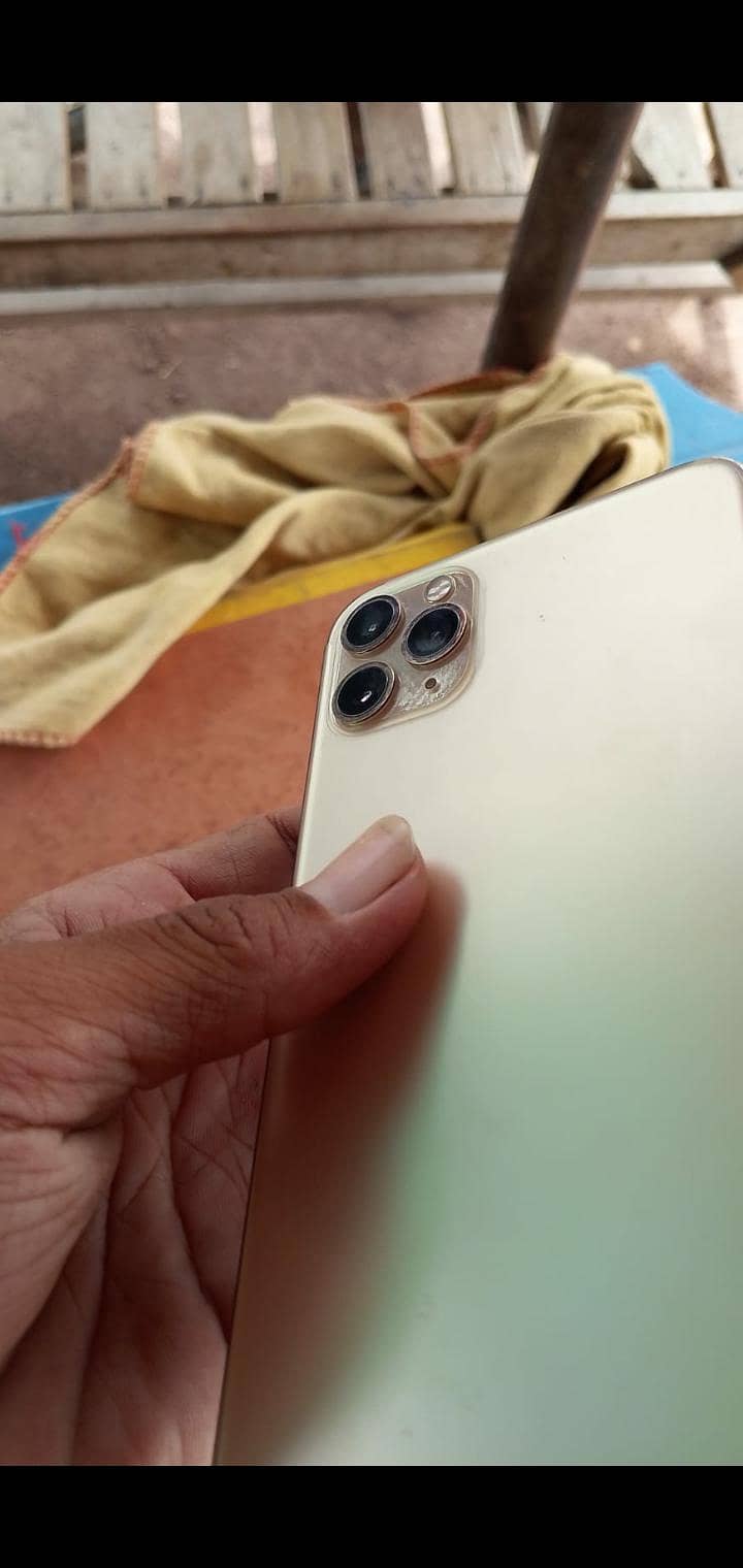 Apple iPhone 11 Pro Max 1
