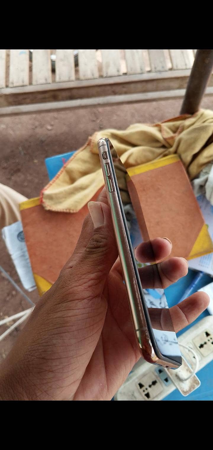 Apple iPhone 11 Pro Max 4