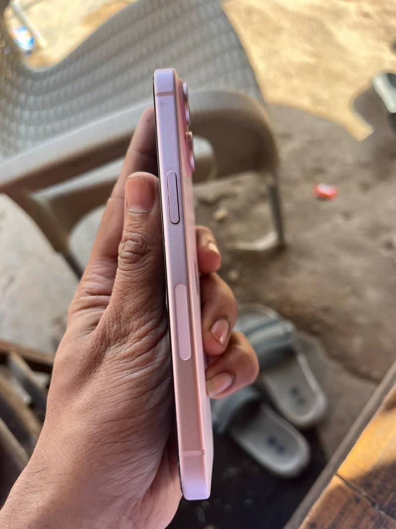 Apple iPhone 15 2
