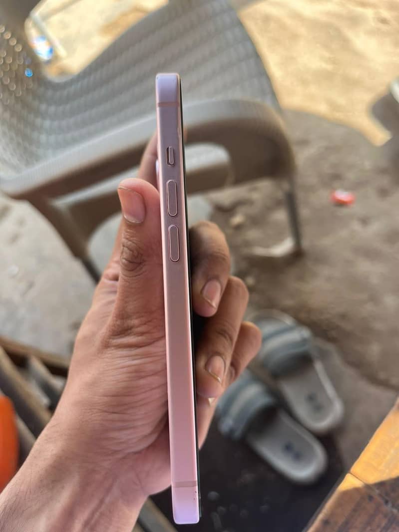 Apple iPhone 15 4