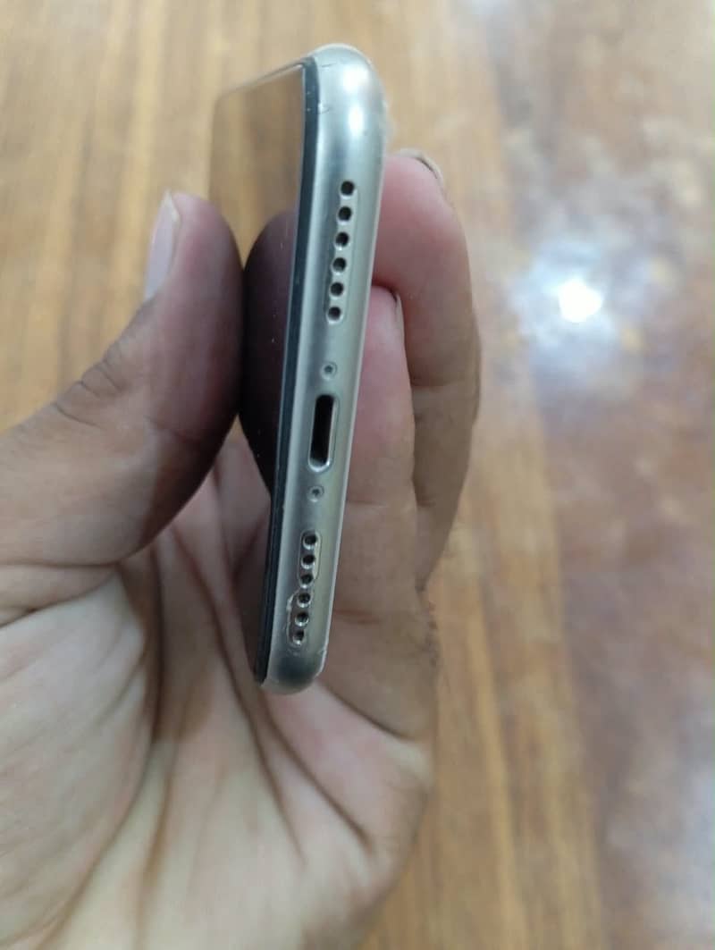 Apple iPhone X 3