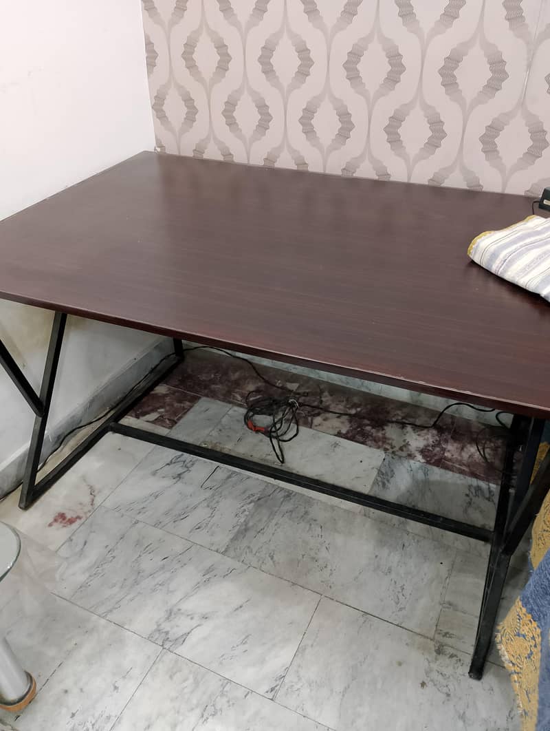Computer Table 1