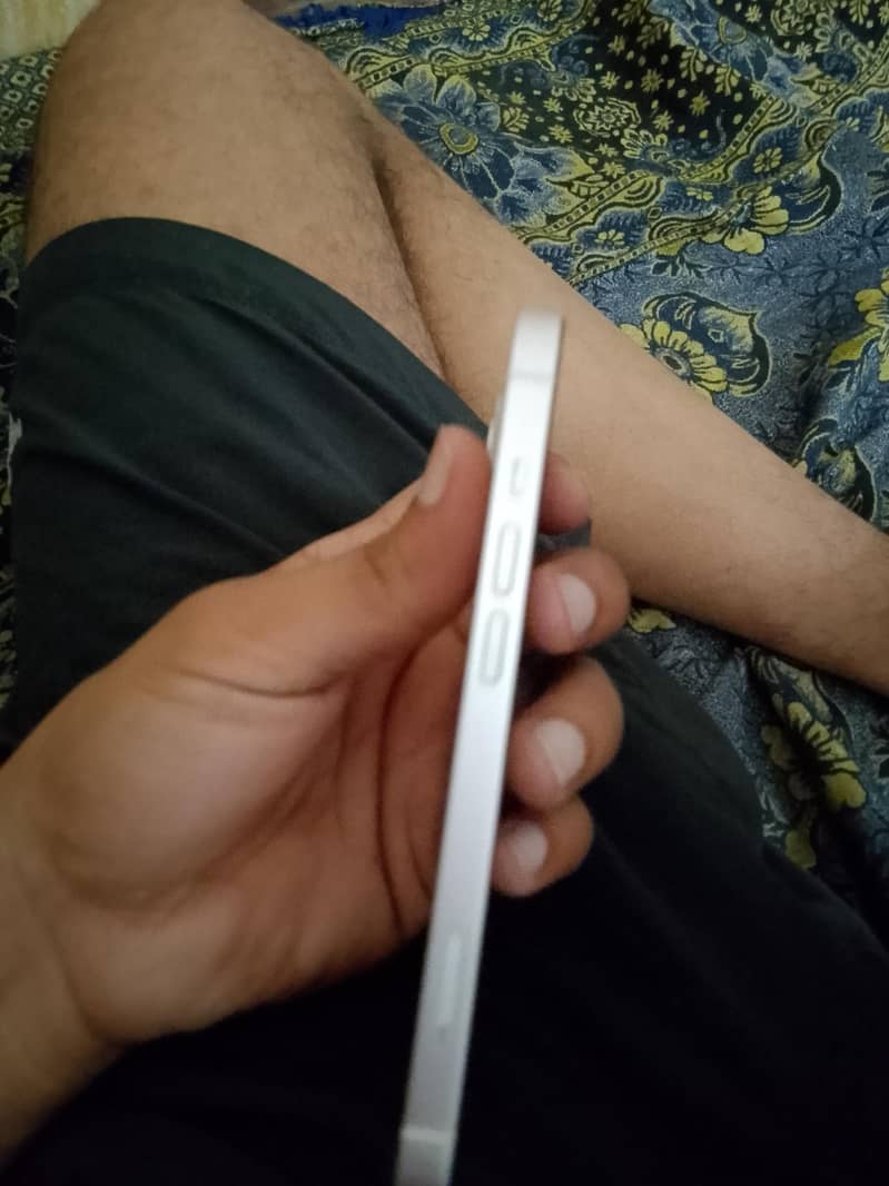 Apple iPhone 13 3