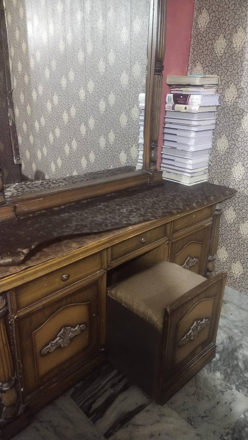 bed , side tables and dressing 5
