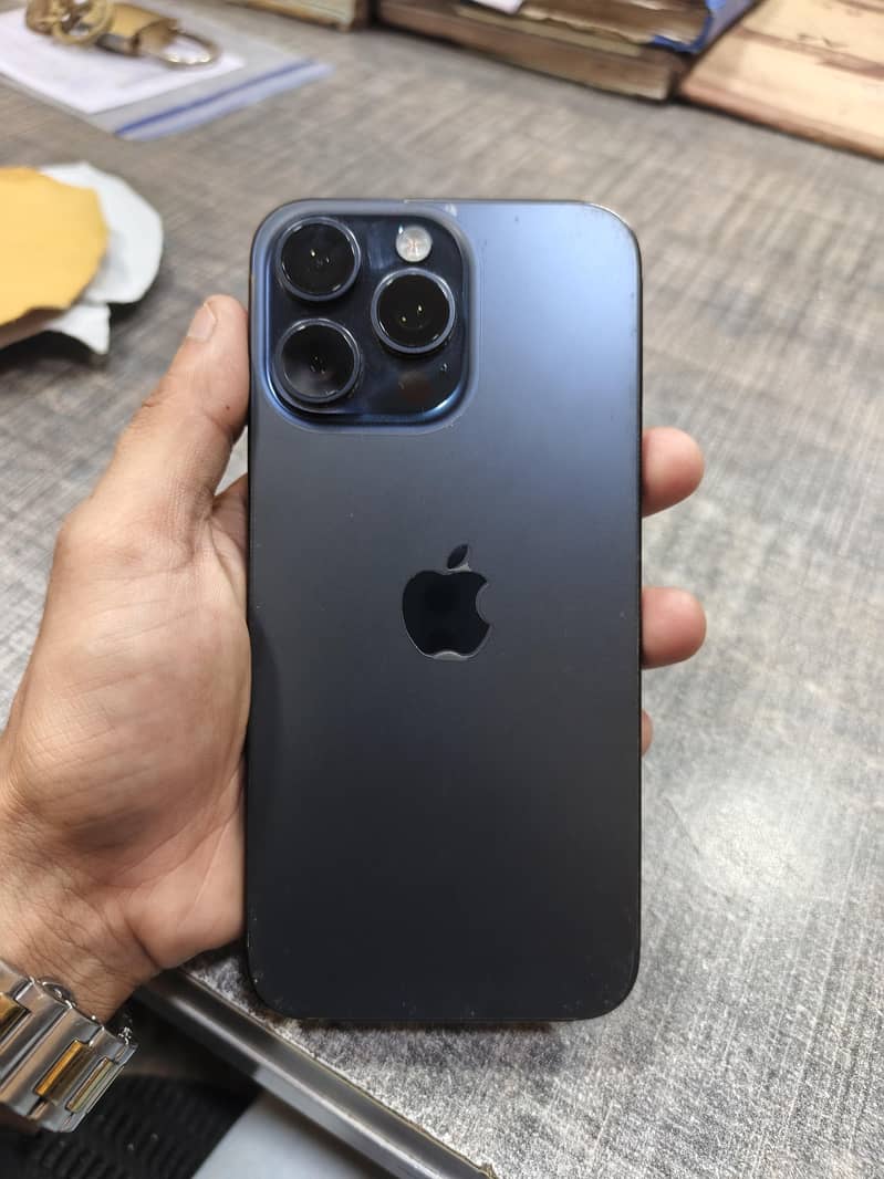 Apple iPhone 15 Pro Max 2