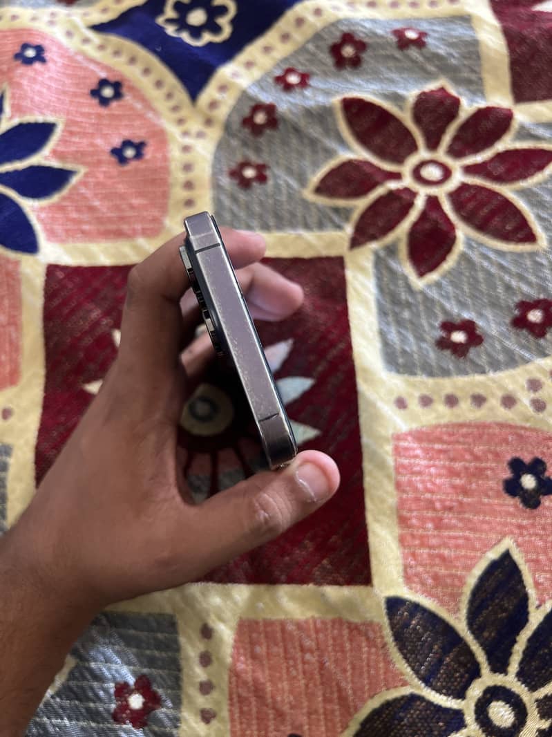 Apple iPhone 14 Pro Max 4