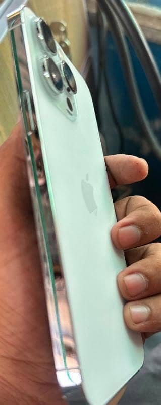 Apple iPhone 14 Pro Max 0