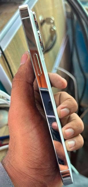 Apple iPhone 14 Pro Max 4