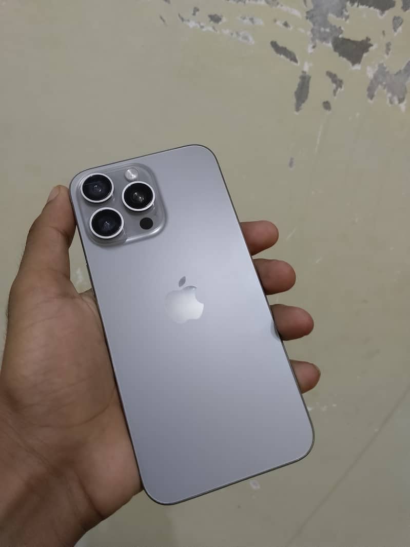 Apple iPhone 15 Pro Max 1