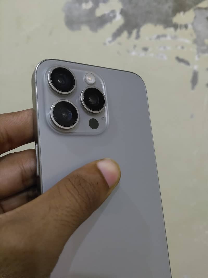 Apple iPhone 15 Pro Max 2