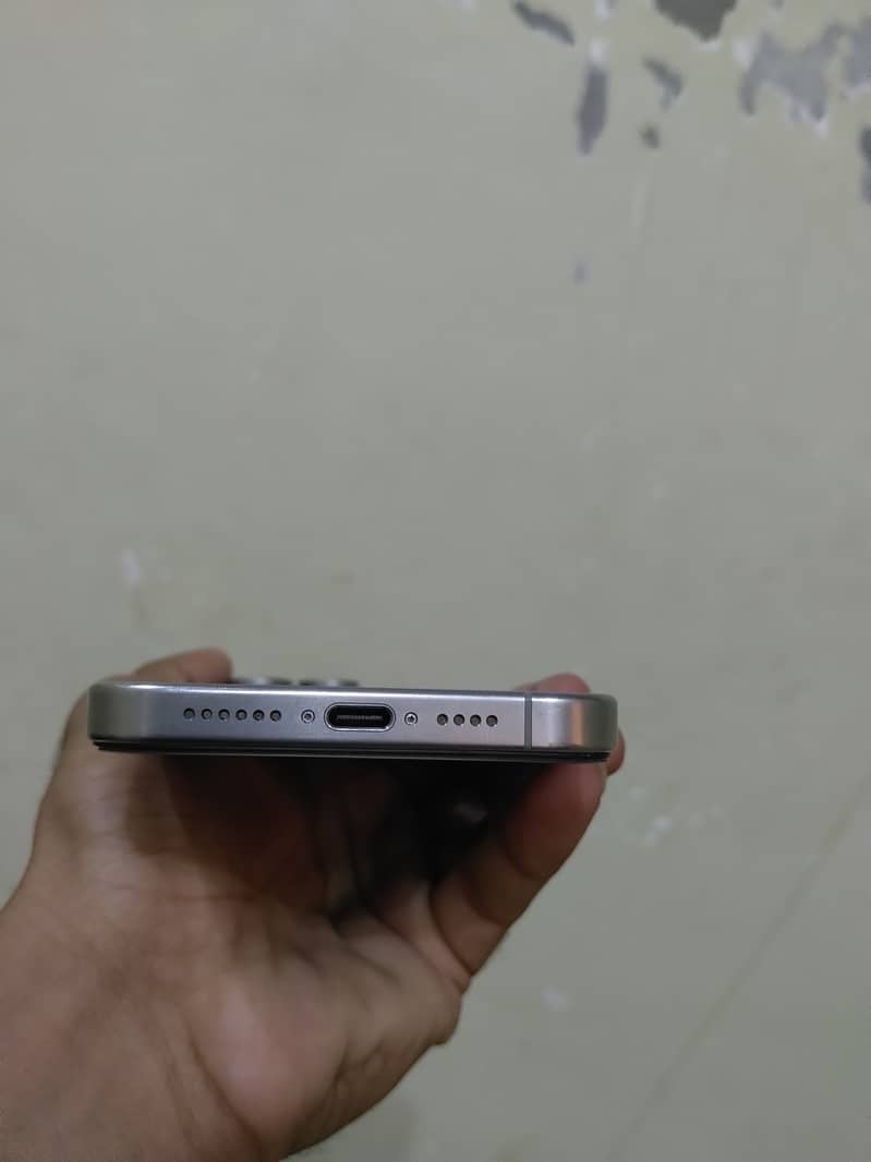 Apple iPhone 15 Pro Max 6