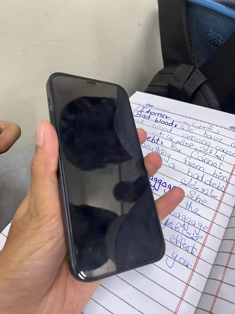 Apple iPhone 12 4