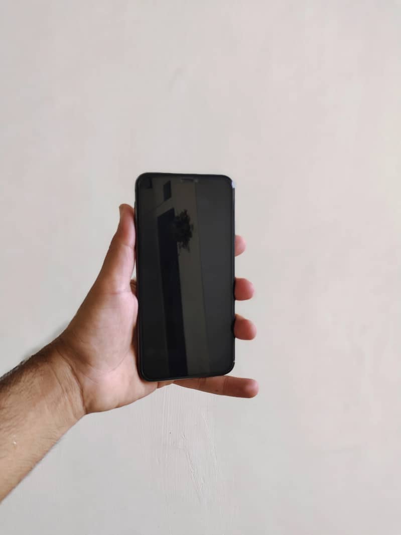Apple iPhone 11 Pro Max 2