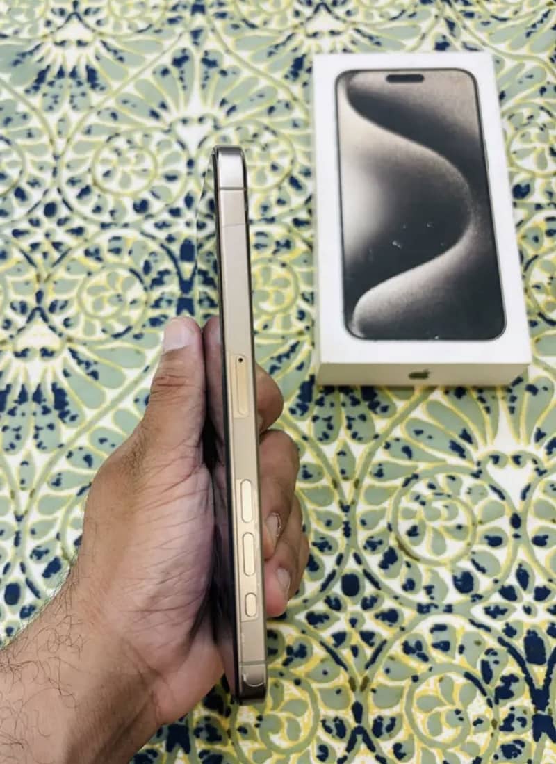 Apple iPhone 15 Pro Max 1