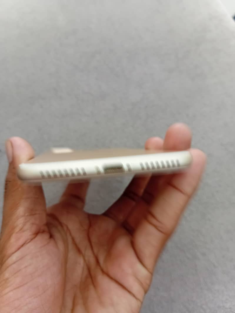 Apple iPhone 7 Plus 6