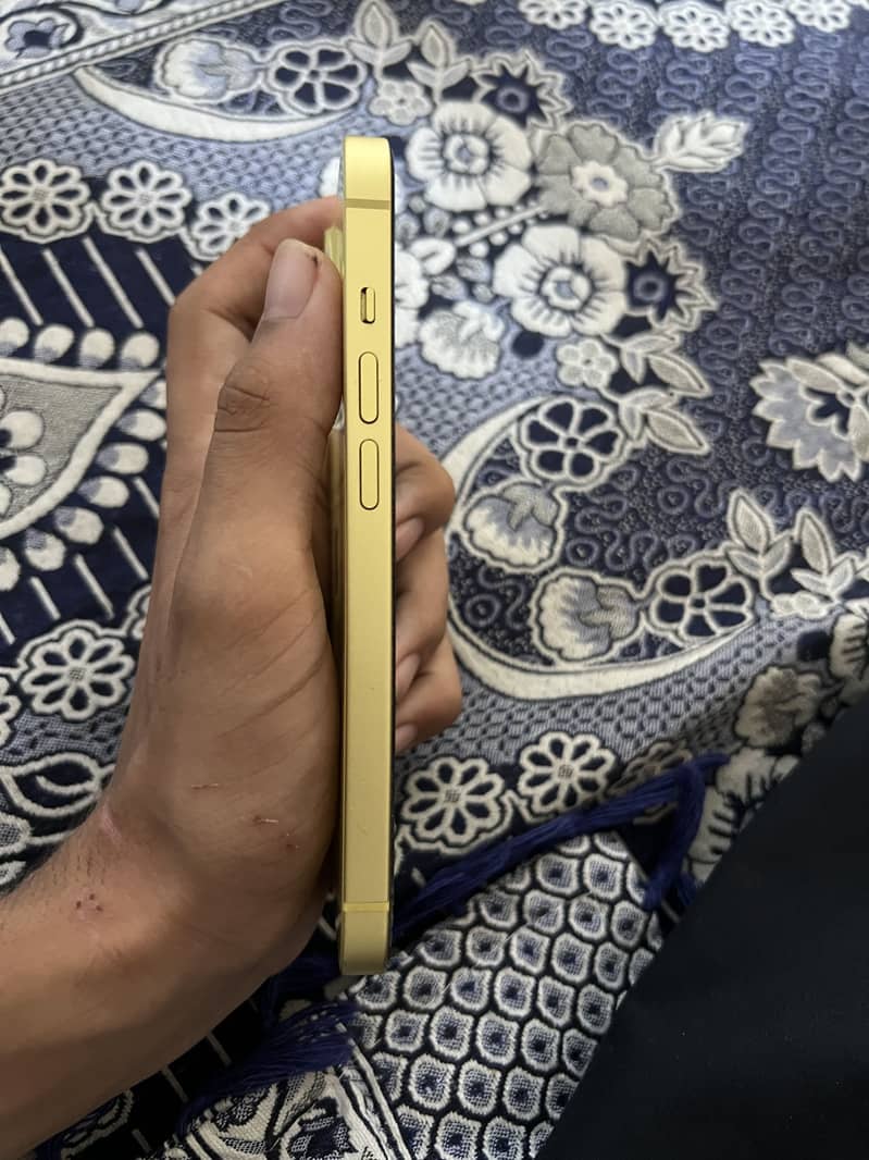 Apple iPhone 14 4
