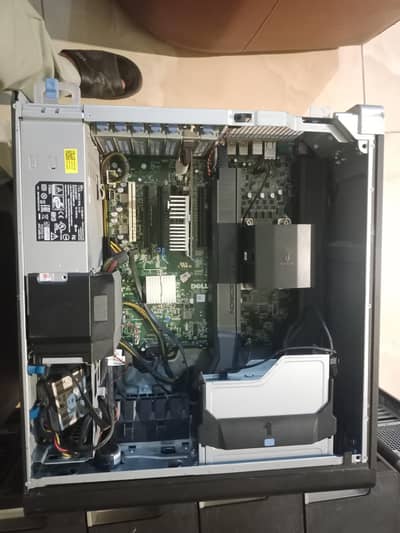 Dell precision T 3600 Tower workstation barebone with Xeon Ram 32 gb