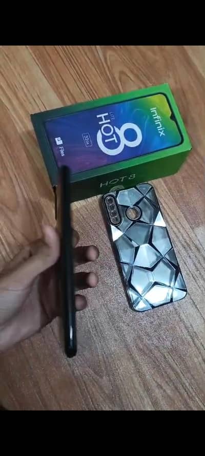 Infinix Hot 8 Lite
