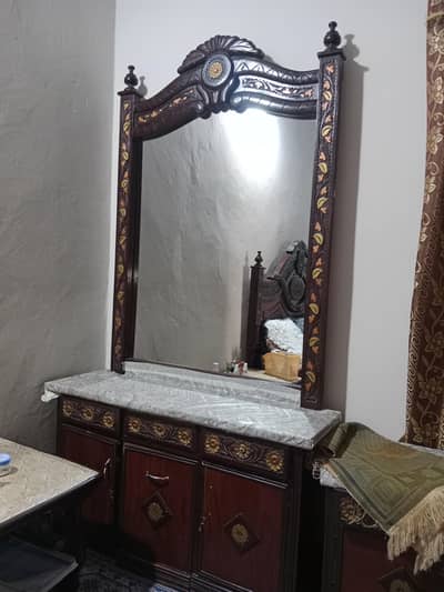 dressing table with big mirror