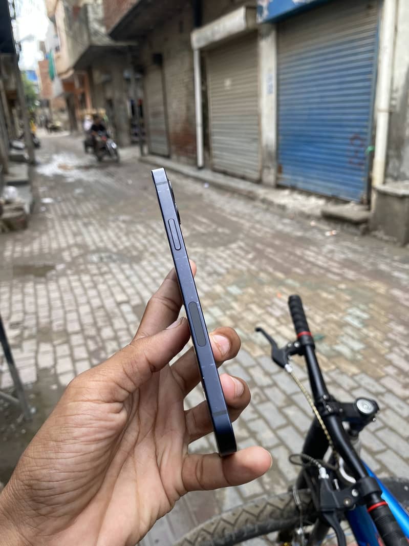 Apple iPhone 12 5